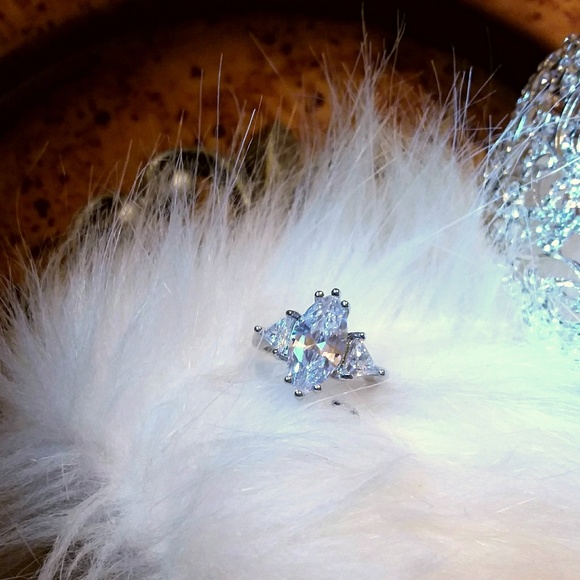 ♦️HP! '2.5CT MARQUIS DIAM/2CT TRILLIONS RING♦️8 - Picture 5 of 6